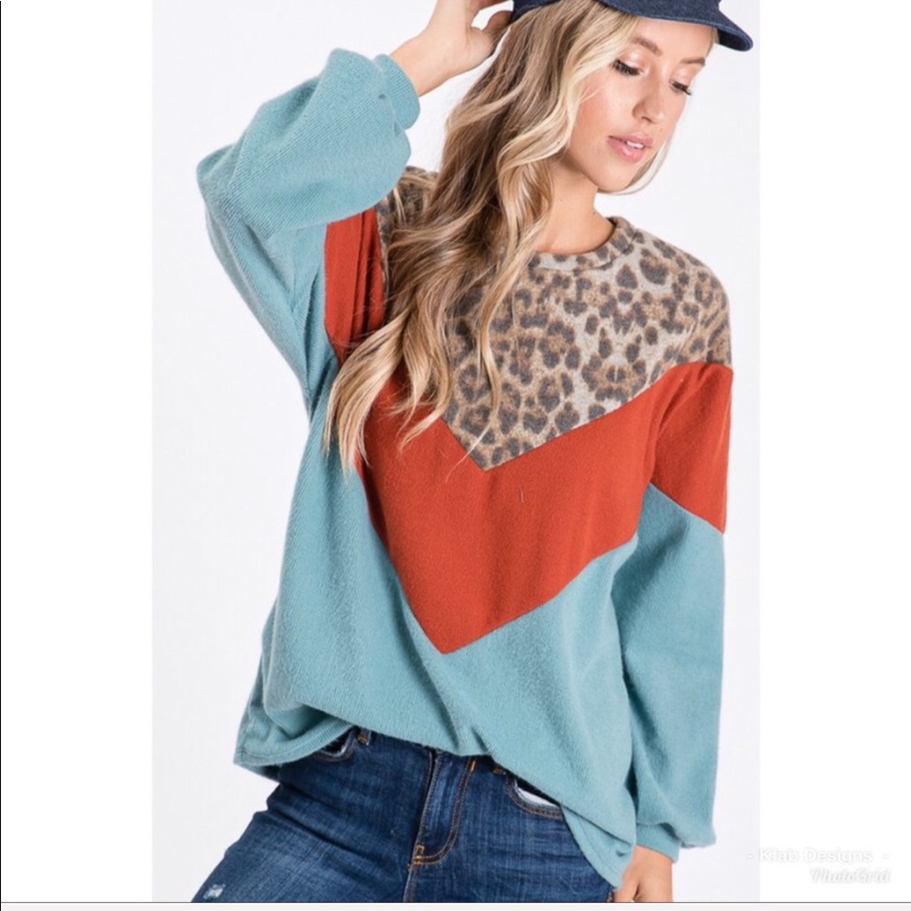 ❤️So Soft Brushed Chevron Color Block Sweatshirt! - Picture 2 of 8